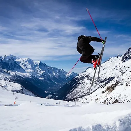 La Cordee 126 - All Year *